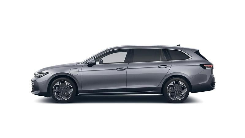 Gebraucht VW Passat 150 PS (110 kW) 2024 Diabasgrau metallic Kombi