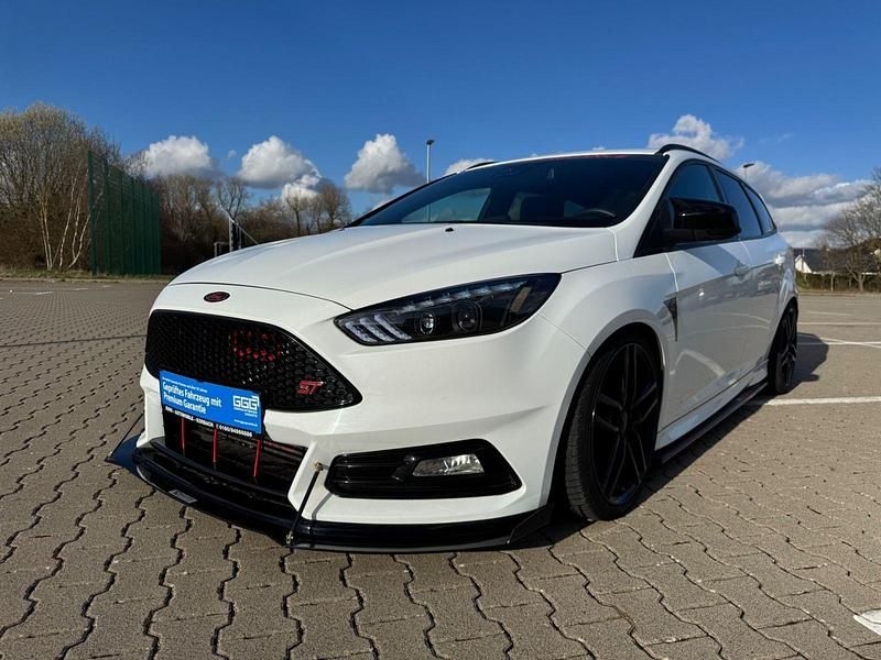 Gebraucht Ford Focus ST 250 PS (183 kW) 2015 Weiß Kombi