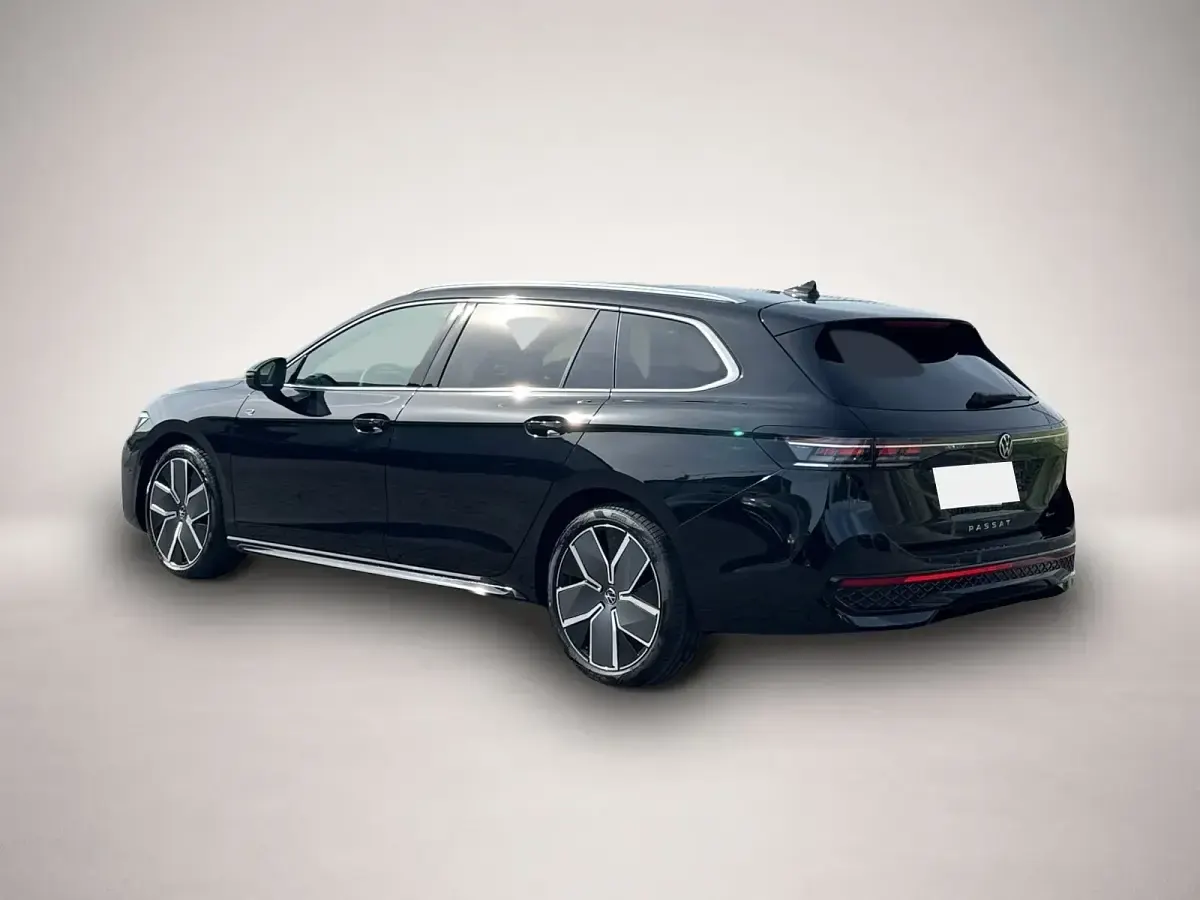 Neu VW Passat R-line 193 PS (141 kW) 2026 Grenadillschwarz Kombi