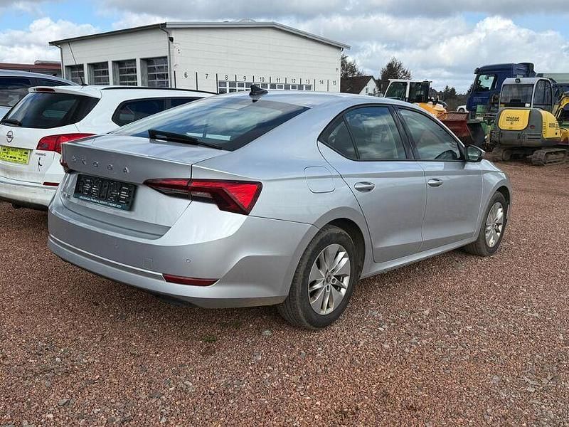 Gebraucht Skoda Octavia Ambition 2022 Brilliantsilber metallic Limousine