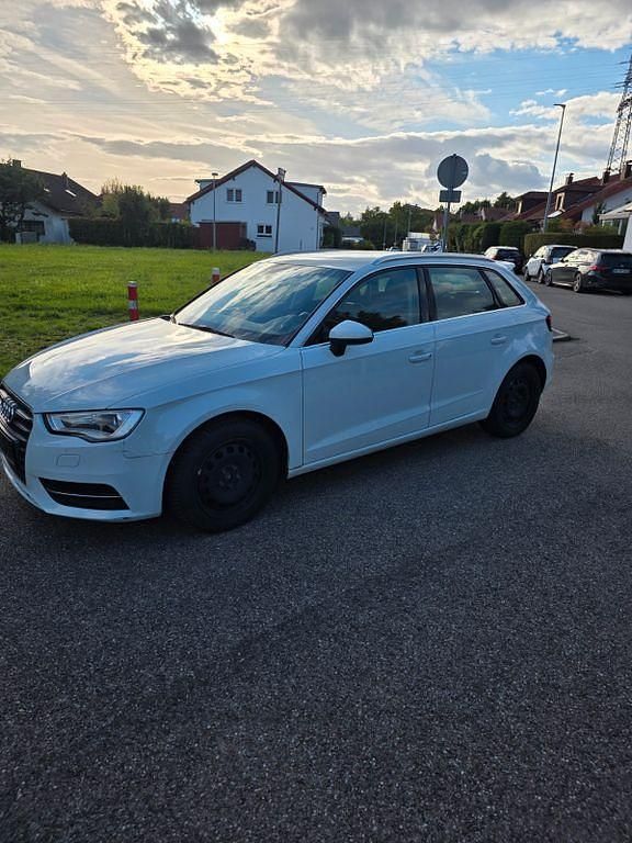 Second-hand Audi A3 Sport 150 CP (110 kW) 2014 Alb Berlinǎ