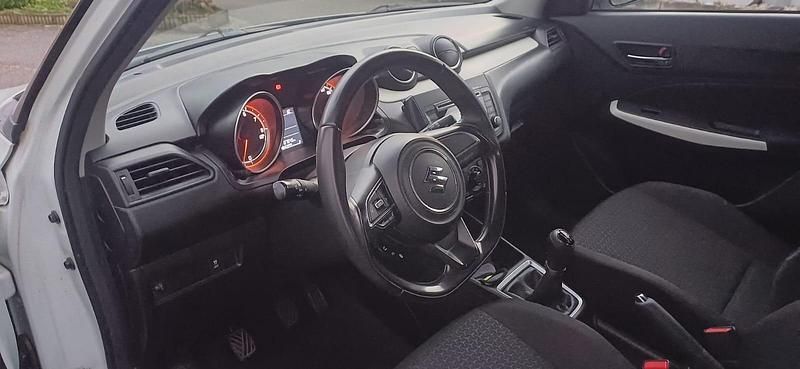 Gebraucht Suzuki Swift Comfort 90 PS (66 kW) 2019 Weiß Kleinwagen