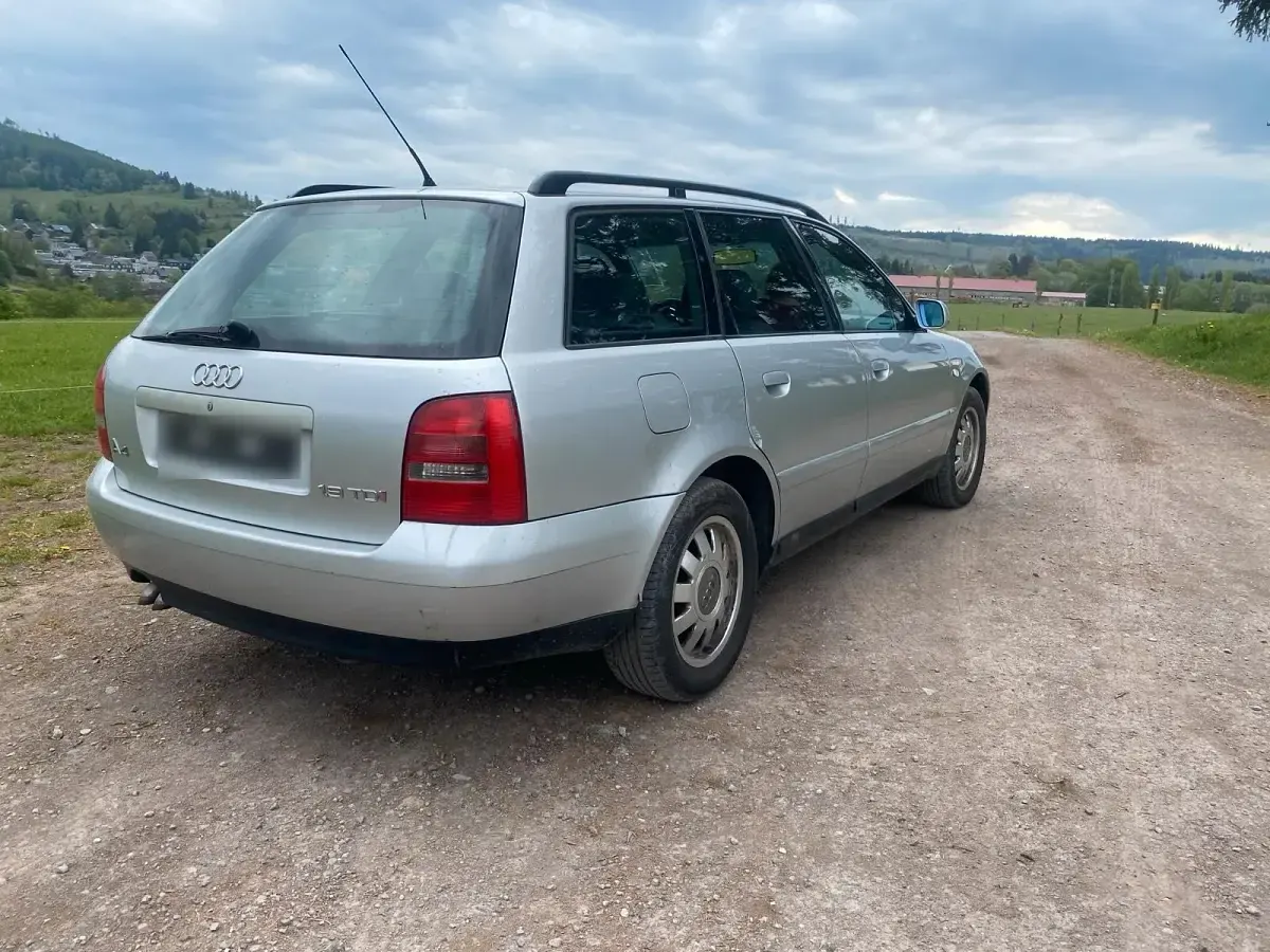 Używany Audi A4 115 KM (84 kW) 2000 Srebrny Kombi