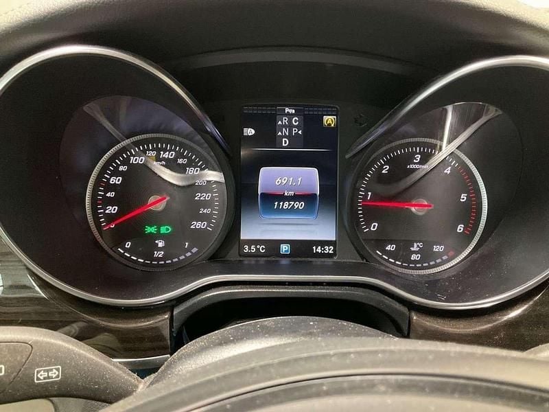 Gebraucht Mercedes V250 Avantgarde Edition 190 PS (139 kW) 2017 Blau Van / Kleinbus