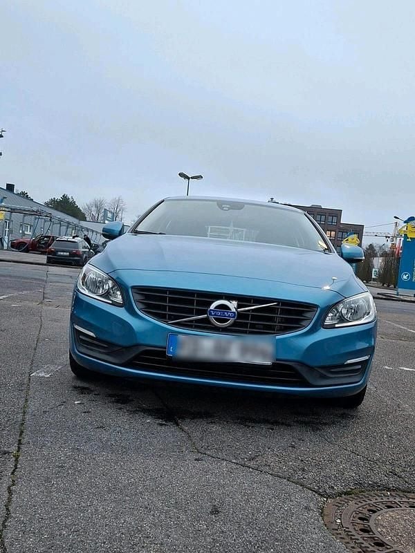 Gebraucht Volvo V60 150 PS (110 kW) 2016 Blau Kombi