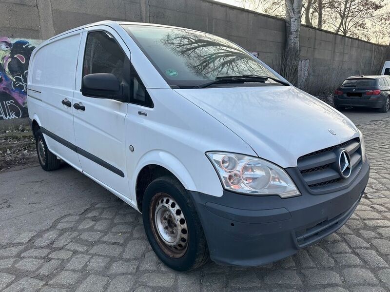 Gebraucht Mercedes Vito 136 PS (100 kW) 2013 Rot Van