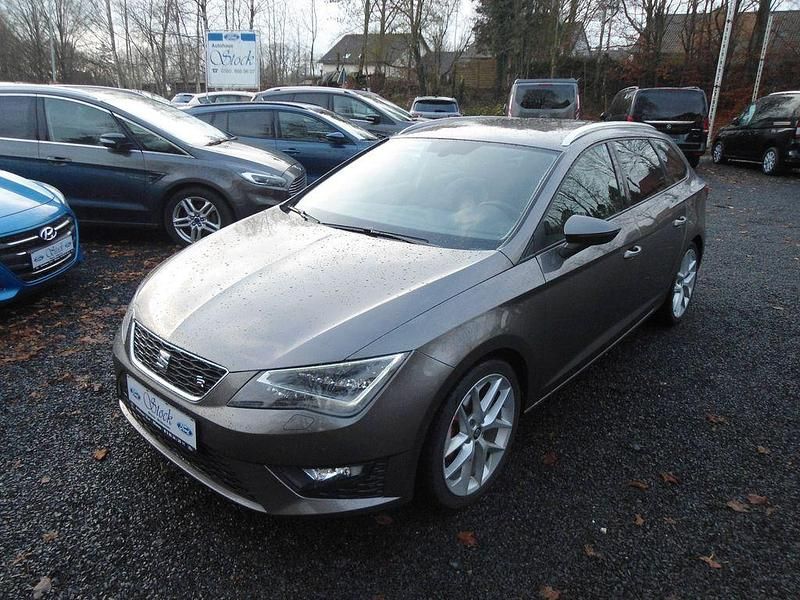 Grau Gebraucht 2015 Seat Leon ST FR Kombi | 11.440 € (Fairer Preis) - Bild 1/4