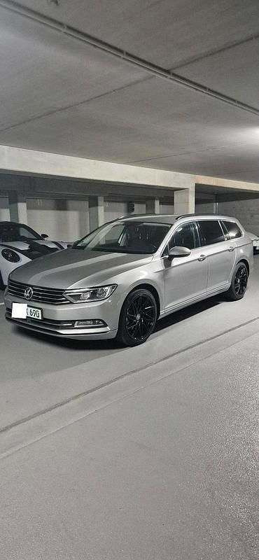 Grau Gebraucht 2015 VW Passat Comfortline Kombi | 9.999 € (Etwas zu teuer) - Bild 1/4
