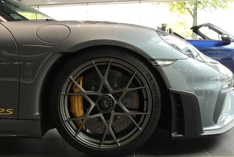 Gebraucht Porsche Boxster Spyder 500 PS (367 kW) 2024 Vanadiumgrau Cabrio