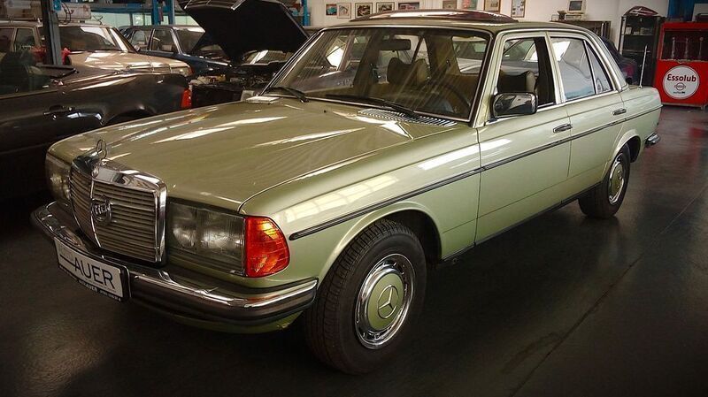 Grün metallic Gebraucht 1979 Mercedes 280 Limousine | 16.950 € - Bild 1/4