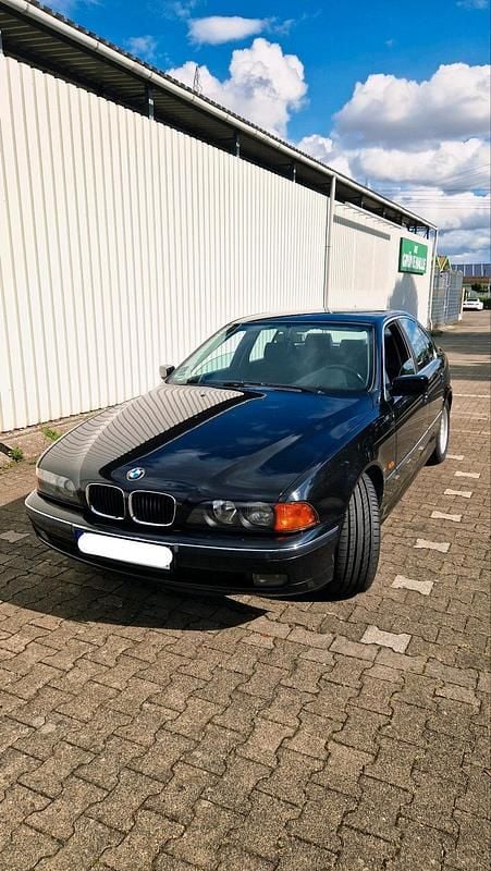 Schwarz Gebraucht 2000 BMW 523 Limousine | 3.999 € (Fairer Preis) - Bild 1/4