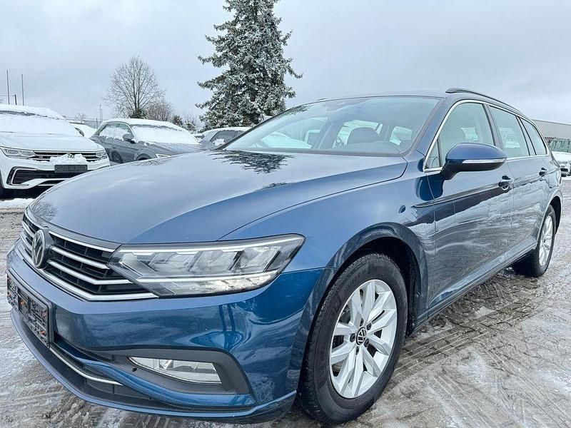 Gebraucht VW Passat Business 150 PS (110 kW) 2022 Blau Kombi