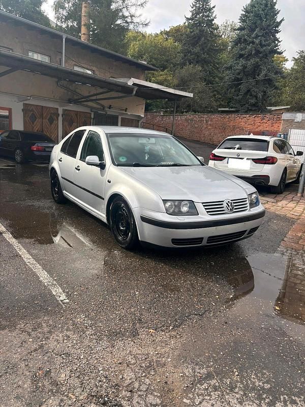 Silber Gebraucht 2001 VW Bora Limousine | 2.690 € (Teuer) - Bild 1/4