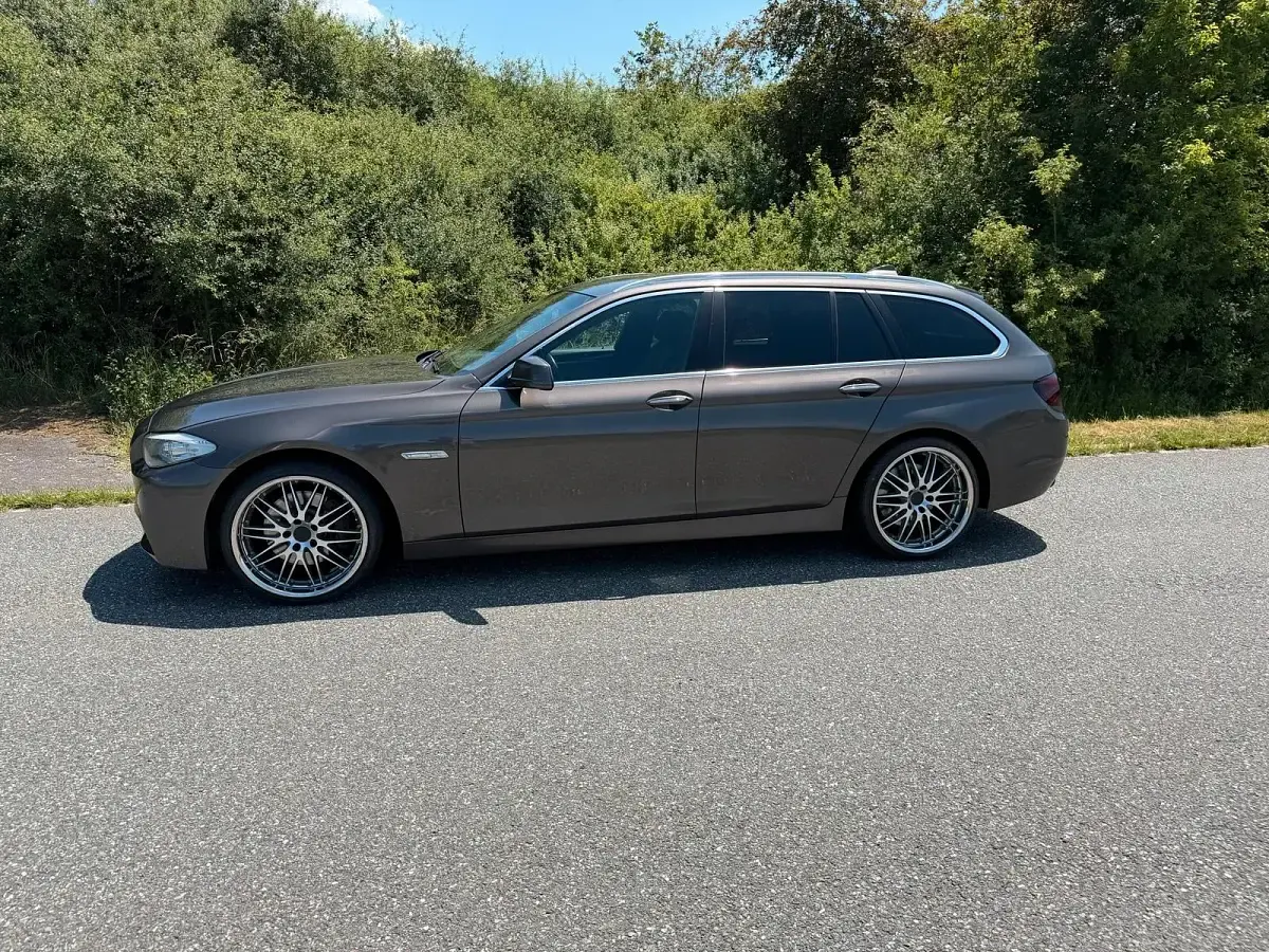 Gebraucht BMW 530 258 PS (189 kW) 2011 Braun Kombi