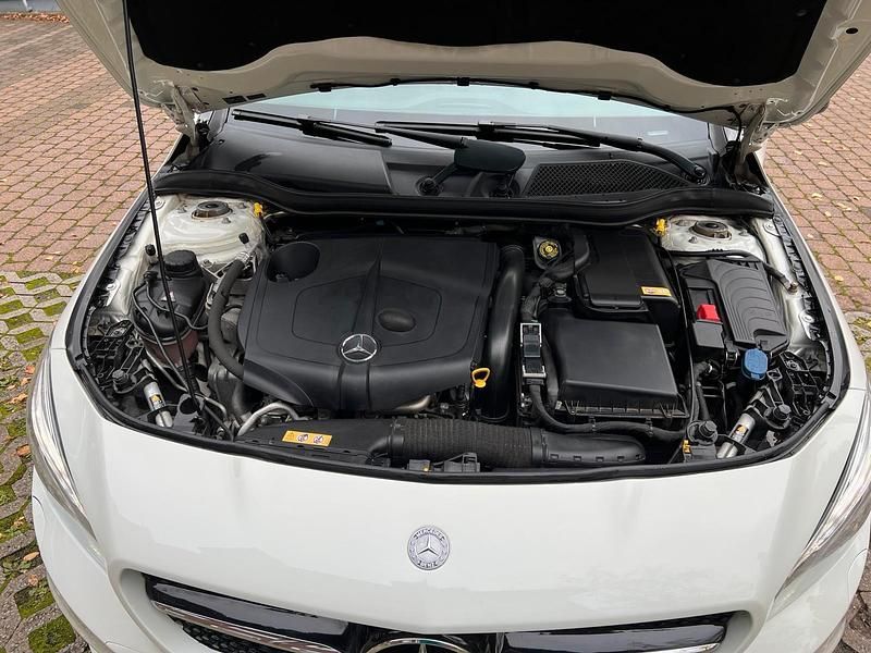 Weiß Gebraucht 2015 Mercedes 200 Kombi | 14.000 € - Bild 1/4