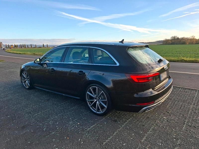Gebraucht Audi A4 S-Line 190 PS (139 kW) 2019 Schwarz Kombi