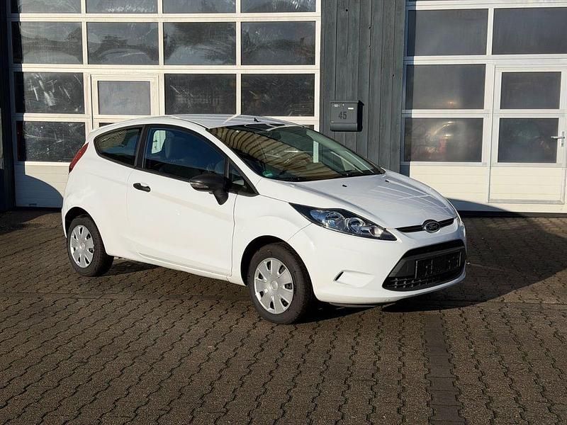 Gebraucht Ford Fiesta Ambiente 60 PS (44 kW) 2009 Weiß Kleinwagen