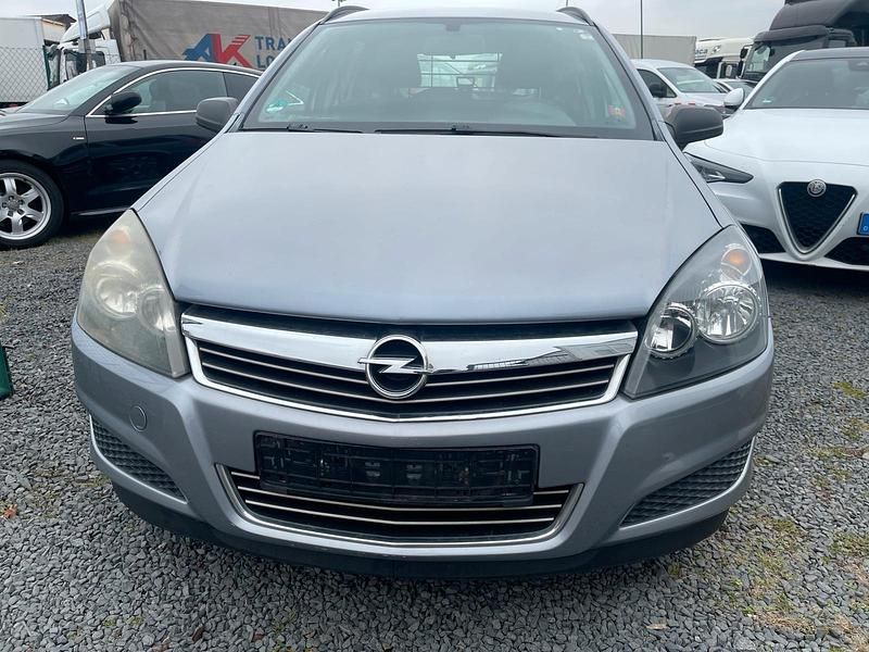 Silber Gebraucht 2009 Opel Astra Kombi | 2.490 € - Bild 1/4