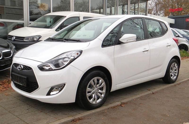 Weiß Gebraucht 2015 Hyundai ix20 Kleinwagen | 12.999 € (Etwas zu teuer) - Bild 1/4