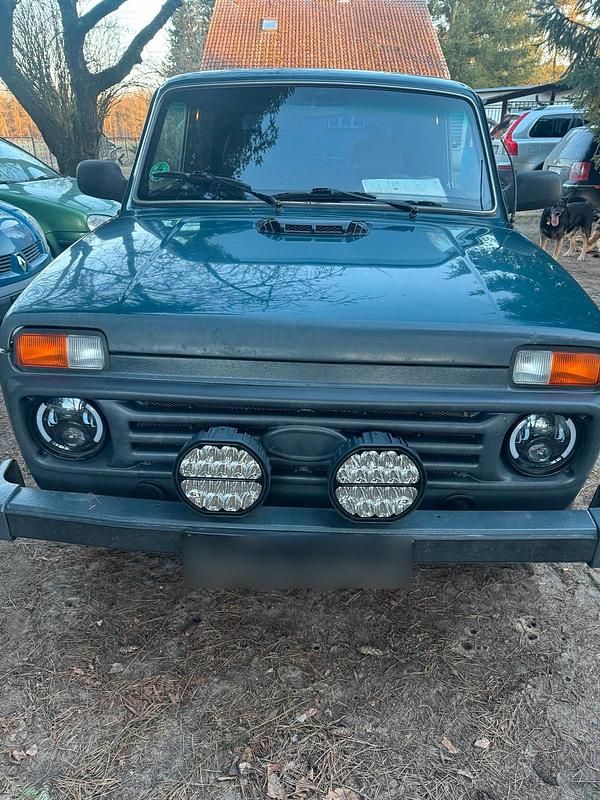 Gebraucht Lada niva 82 PS (60 kW) 2010 Grün SUV