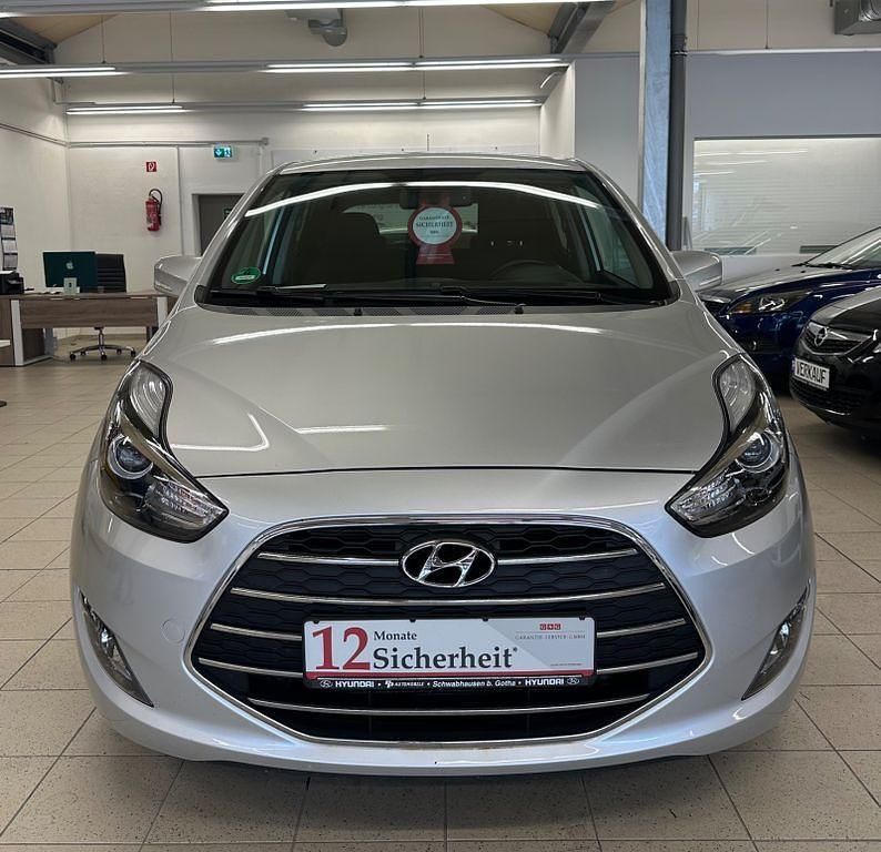 Silber Gebraucht 2017 Hyundai ix20 Kleinwagen | 12.100 € (Fairer Preis) - Bild 1/4
