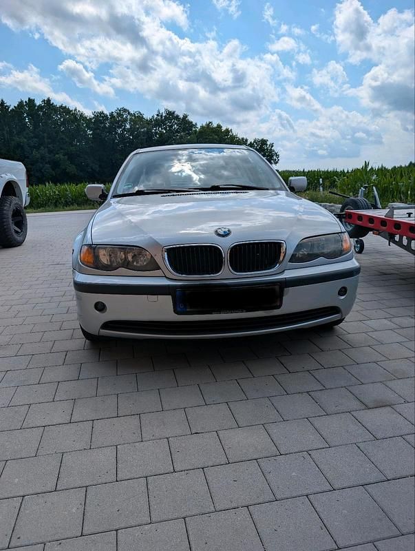 Silber Gebraucht 2002 BMW 318 Limousine | 780 € (Superpreis) - Bild 1/3