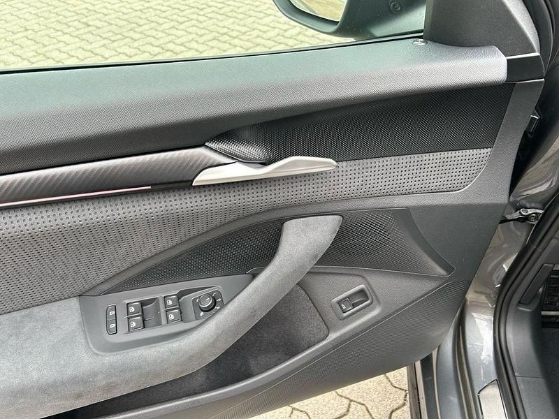 Neu Skoda Superb SportLine 193 PS (141 kW) 2026 Grau Kombi