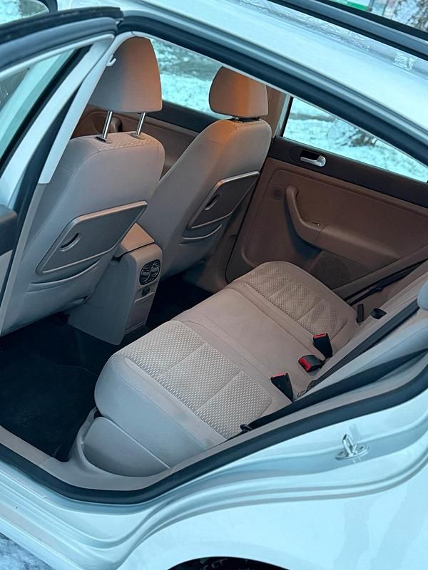 Gebraucht VW Golf Plus Cross 122 PS (89 kW) 2010 Grau Van / Kleinbus