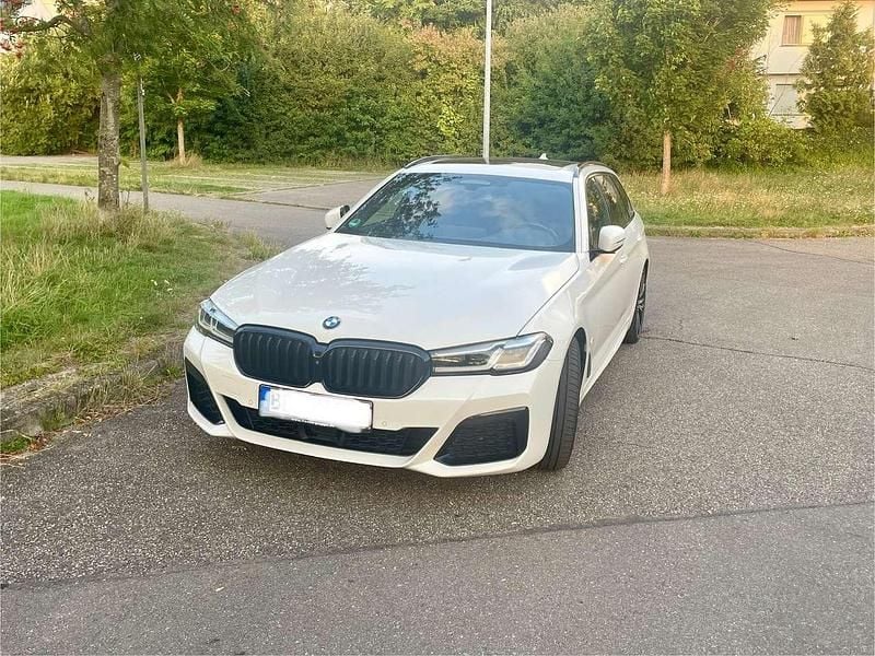 Weiß Gebraucht 2021 BMW 540 M Sport Kombi | 43.590 € (Fairer Preis) - Bild 1/4