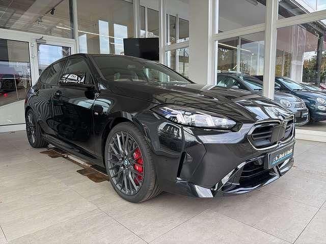 Gebraucht BMW M1 Performance 300 PS (220 kW) 2025 Black sapphire metallic Coupé