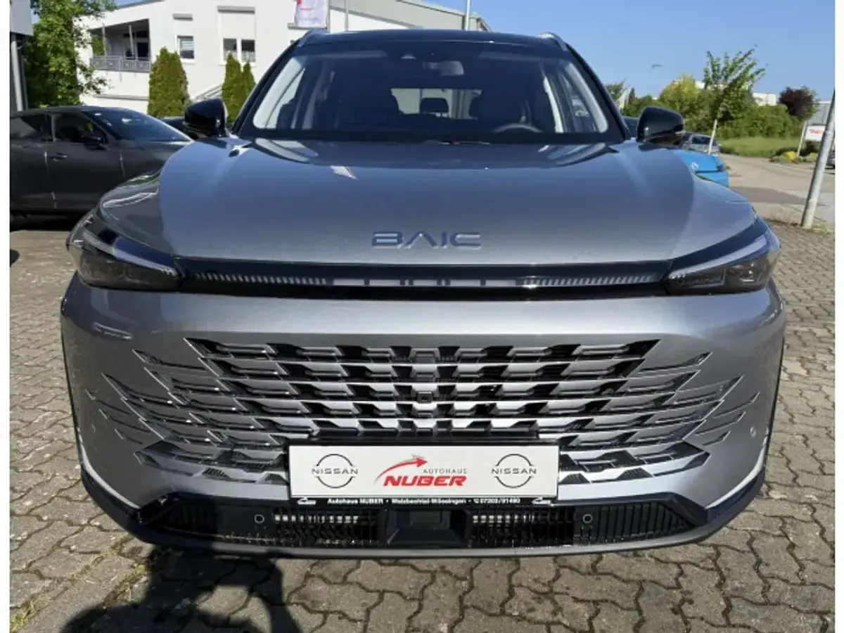 Nowe Baic X75 177 KM (130 kW) 2026 Srebrny SUV