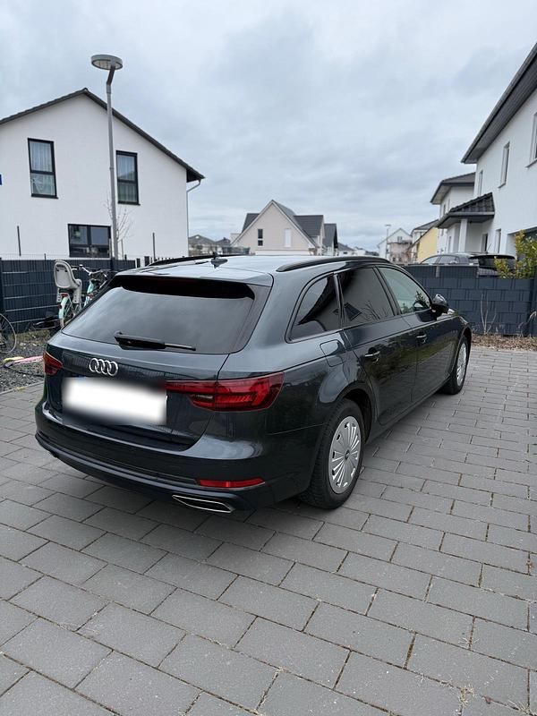 Gebraucht Audi A4 150 PS (110 kW) 2019 Grau Kombi