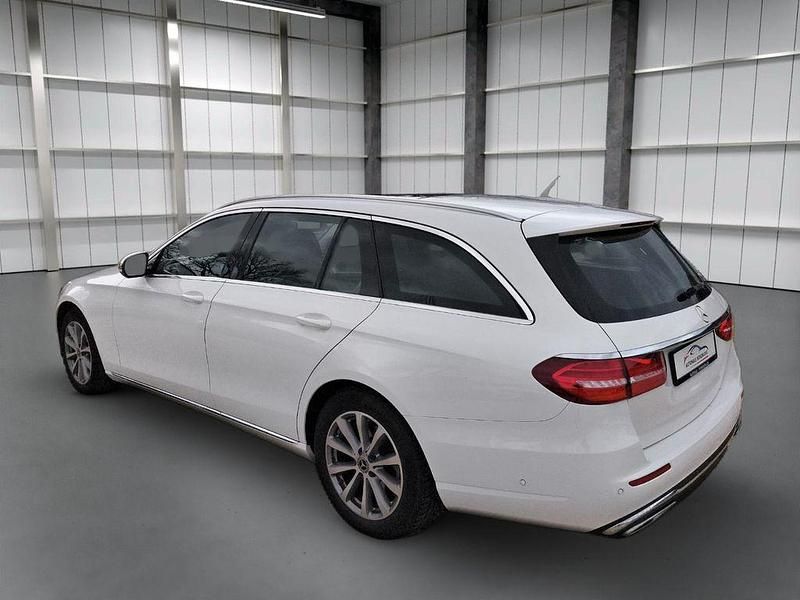 Gebraucht Mercedes E220 194 PS (142 kW) 2018 Weiß Limousine