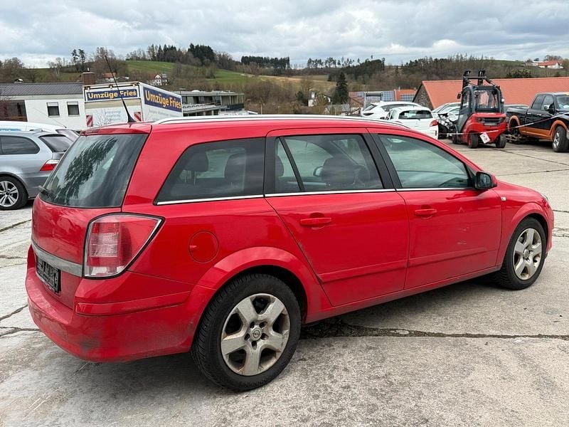 Gebraucht Opel Astra Edition 116 PS (85 kW) 2009 Rot Kombi