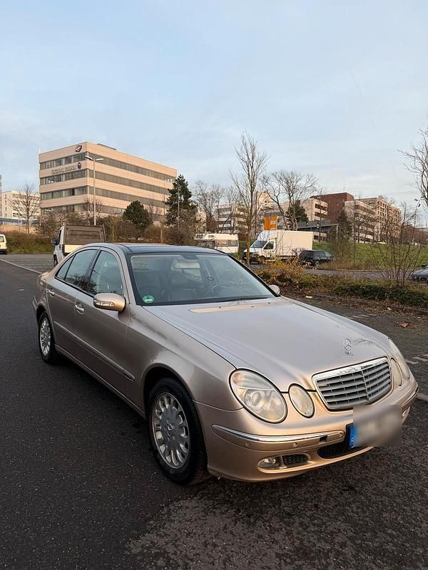 Gebraucht Mercedes E200 163 PS (119 kW) 2005 Gold Limousine