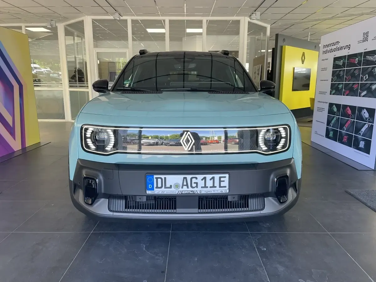 Gebraucht Renault 4 E-Tech Iconic 110 kW (150 PS) 2025 Schwarz SUV