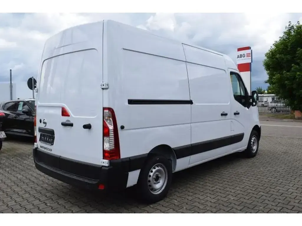Gebraucht Nissan Interstar Acenta 110 PS (80 kW) 2024 Mineral white Van