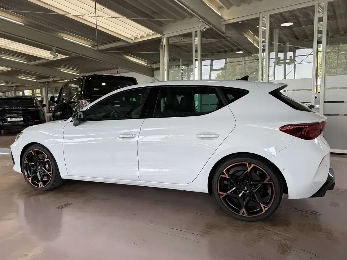 Gebraucht Cupra Leon VZ3 300 PS (220 kW) 2025 Weiß Limousine