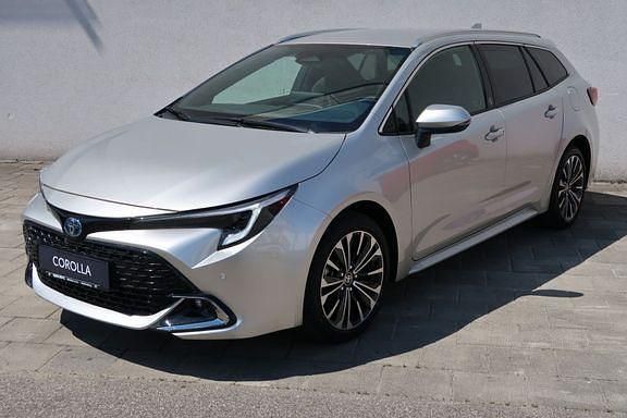 Cosmicsilber metallic Gebraucht 2023 Toyota Corolla Team Kombi | 29.440 € (Fairer Preis) - Bild 1/4
