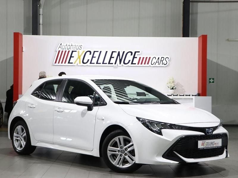 Weiß Gebraucht 2022 Toyota Corolla Comfort Limousine | 20.444 € (Superpreis) - Bild 1/4