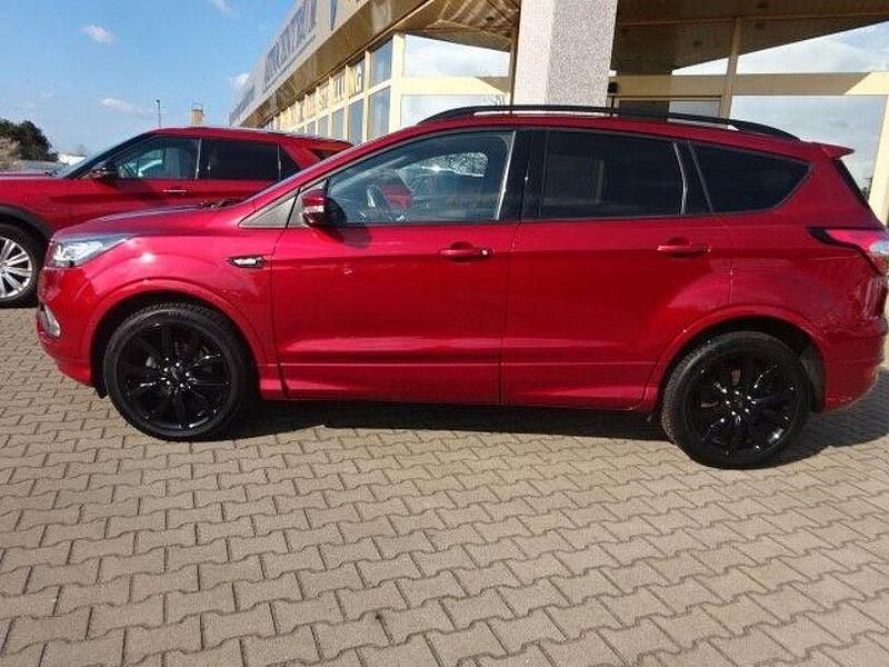 Gebraucht Ford Kuga ST-Line 150 PS (110 kW) 2018 Rot SUV