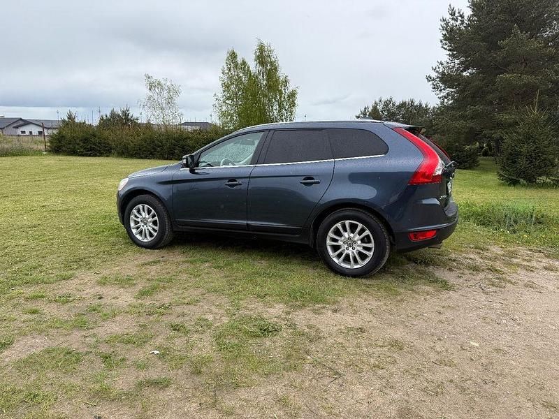 Grün Gebraucht 2010 Volvo XC60 Momentum SUV | 8.800 € - Bild 1/4