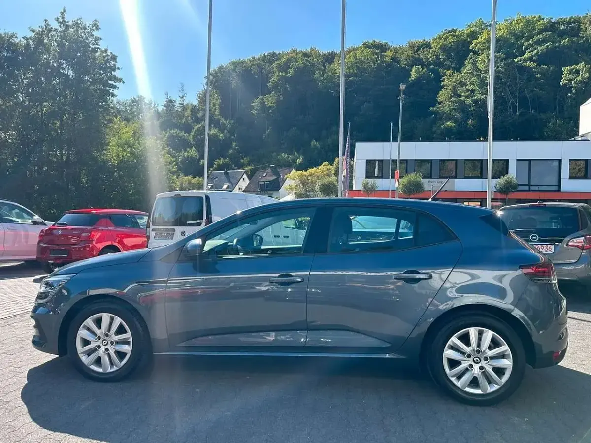 Gebraucht Renault Mégane IV Business 140 PS (102 kW) 2021 Grau Limousine