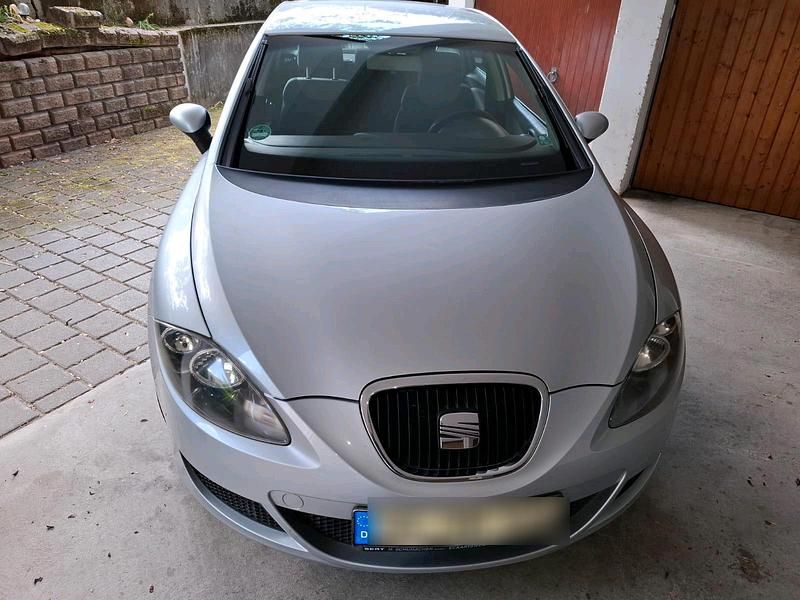 Silber Gebraucht 2007 Seat Leon Limousine | 2.000 € (Fairer Preis) - Bild 1/4