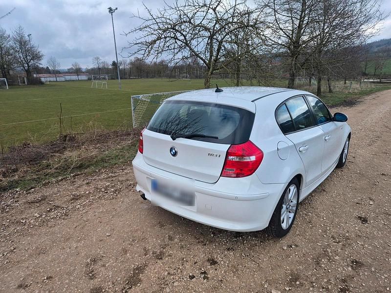 Gebraucht BMW 118 143 PS (105 kW) 2009 Weiß Kleinwagen