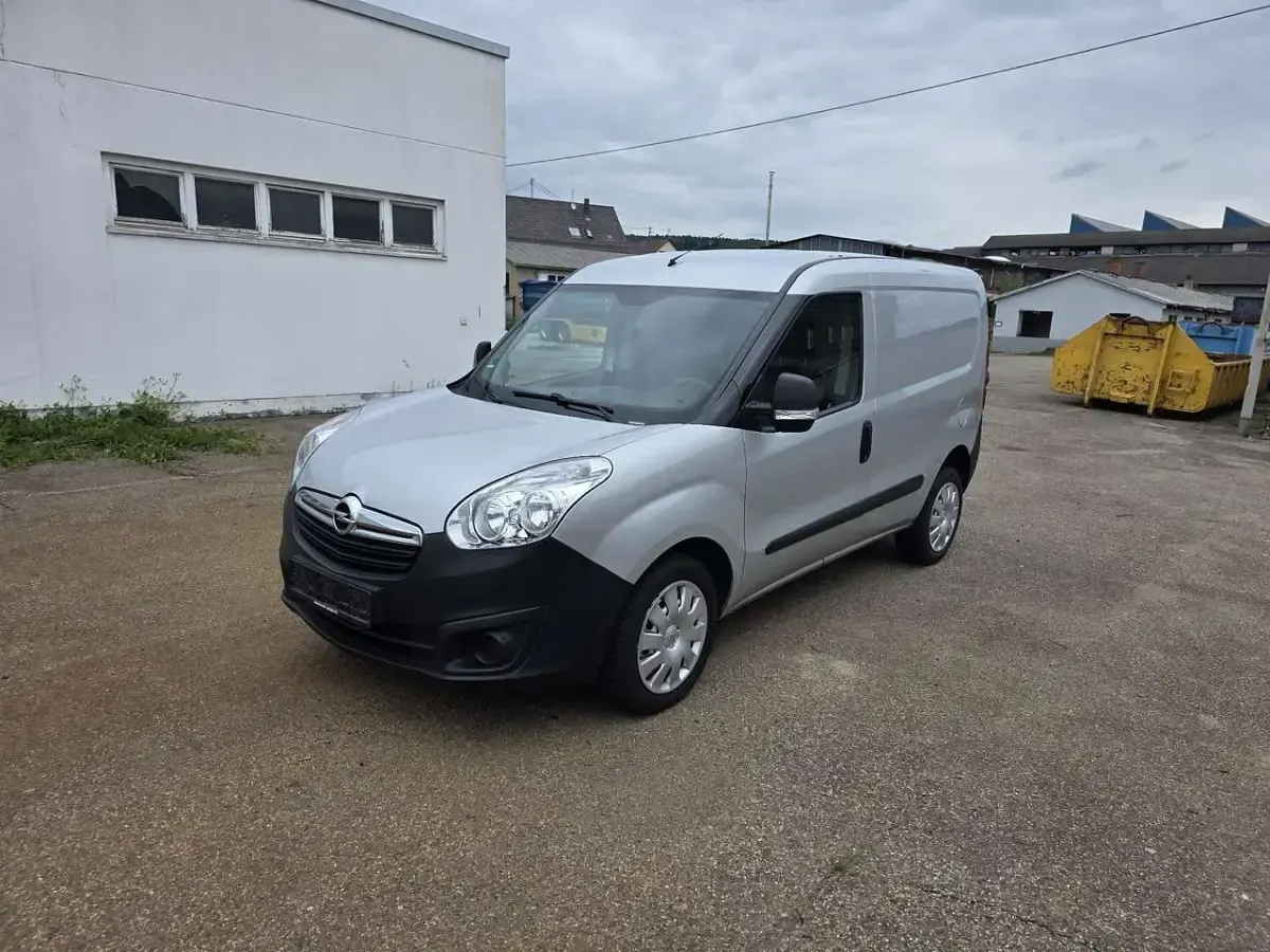Używany Opel Combo 90 KM (66 kW) 2015 Srebrny Minivan