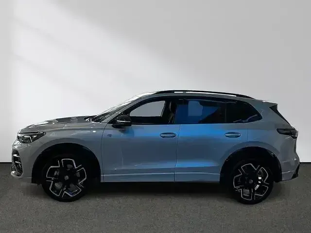 Gebraucht VW Tiguan R-line 193 PS (141 kW) 2026 Silber SUV