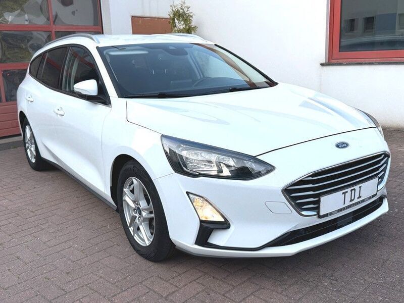 Weiß Gebraucht 2020 Ford Focus Cool & Connect Limousine | 12.900 € (Guter Preis) - Bild 1/4