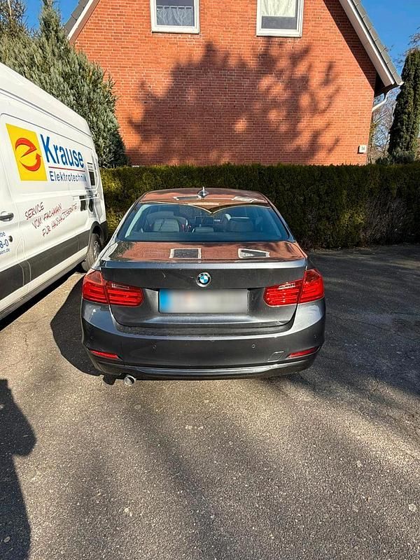 Gebraucht BMW 318 143 PS (105 kW) 2012 Grau Limousine