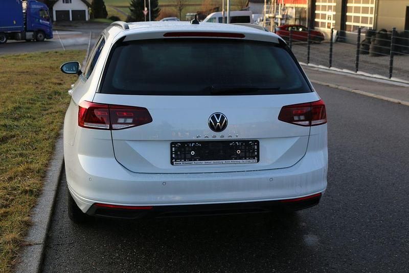 Gebraucht VW Passat Business 150 PS (110 kW) 2022 Weiß Kombi